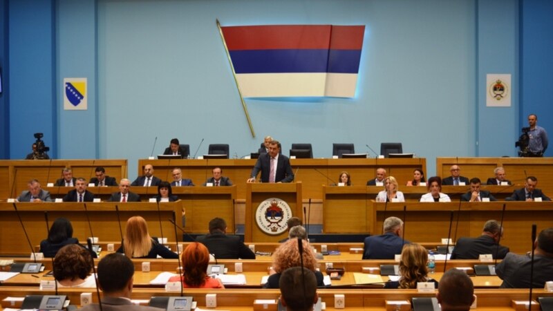 Dodik mohon se në Srebrenicë është kryer gjenocid