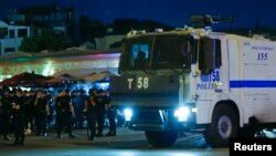 نیروهای پلیس ترکیه مستقر در میدان تقسیم استانبول
