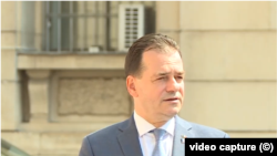  Premierul Ludovic Orban, în fața sediului Ministerului Afacerilor Interne, după videoconferința cu prefecții, 17 iulie 2020