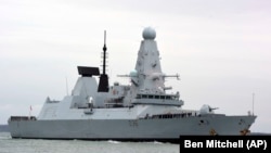 Anija britanike HMS Defender. 