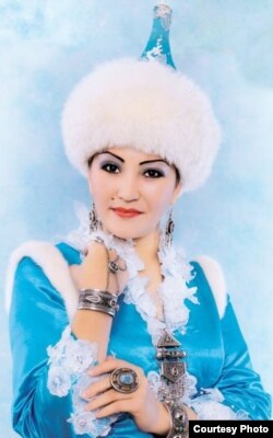 Айгүл Елшібаева, қазақтың дәстүрлі әншісі һәм жыршысы. "Дарын" мемлекеттік жастар сыйлығының иегері