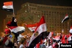 Супротивники Мухаммада Мурсі на площі Тахрір у Каїрі святкують його усунення, 3 липня 2013 року
