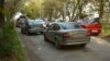 Трудно вести себя адекватно, оказавшись в автомобильной пробке 