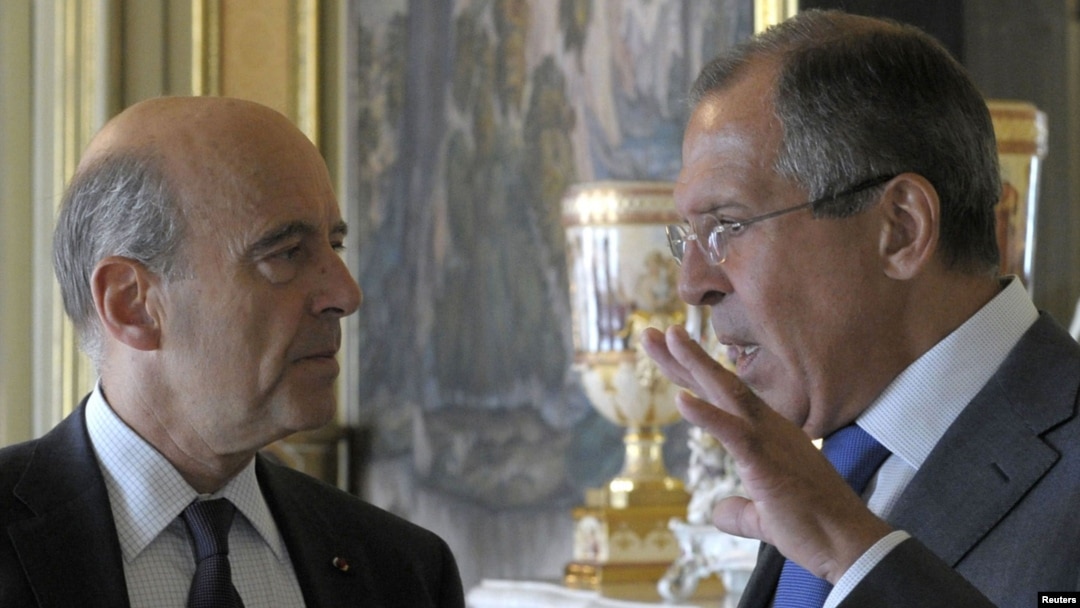 French Foreign Minister Alain Juppe (left) calls Syria's talks with Russian Foreign Minister Sergei Lavrov (right) "manipulation."