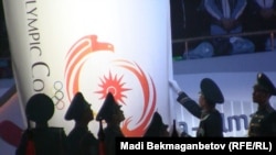 Церемония закрытия зимней Азиады во Дворце спорта и культуры имени Балуана Шолака. Алматы, 6 января 2011 года.