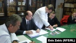 Stručnjaci članu obitelji predstavljaju rezultate analize