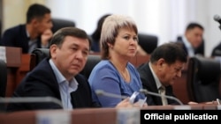 Депутаттар Ирина Карамушкина жана Азамат Арапбаев