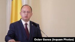 Șeful diplomației române Bogdan Aurescu (foto) și ministrul britanic pentru Europa și Americi, Christopher Pincher, au avut vineri seară o discuție telefonică, la solicitare părții britanice, cu doar câteva ore înainte de ieșirea efectivă a Marii Britanii din blocul comunitar
