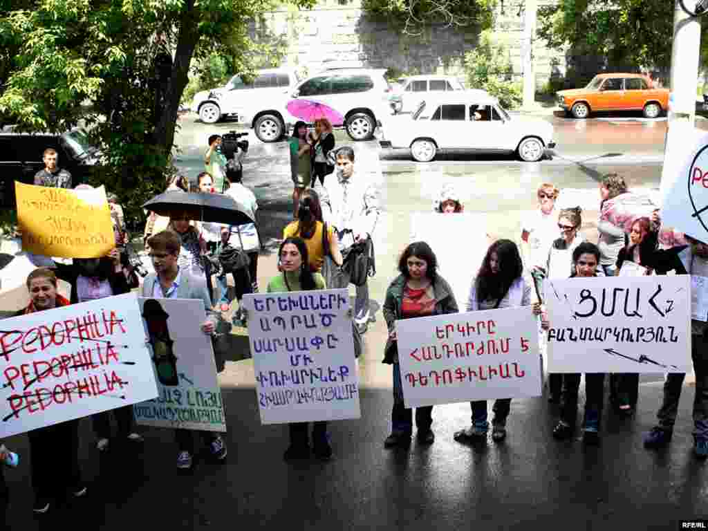 Երիտասարդները պահանջում են ավելի խիստ դատավճիռ