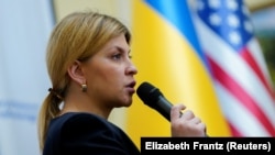 Посол України в США Ольга Стефанішина під час брифінгу до четвертої річниці повномасштабного вторгнення Росії в Україну в посольстві України у Вашингтоні, округ Колумбія, США, 24 лютого 2026 року