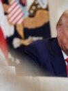 În primul său mandat de președinte al Statelor Unite (2016-2020), Donald Trump l-a primit de două ori pe președintele României, Klaus Iohannis, la Casa Albă.