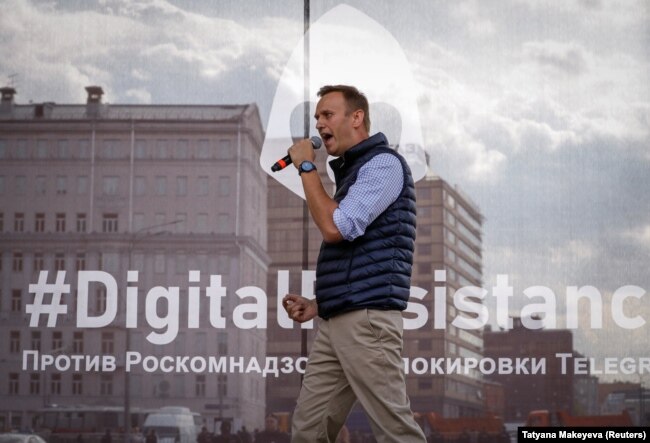 Алексей Навальный выступает на митинге против блокировки Telegram