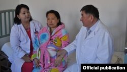 Төрт эм төрөгөн айымдардын катарында бишкектик Гүлайым Абдылдаева да бар. 9-апрель, 2015-жыл. 