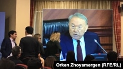 Президент Нұрсұлтан Назарбаев үкіметтің кеңейтілген отырысында сөйлеп отыр. Астана. 9 ақпан, 2018 жыл. Баспасөз орталығының мониторынан түсірілген сурет.