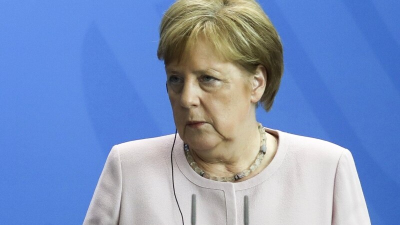 Меркел ќе се заложи за датум за преговори за Северна Македонија 