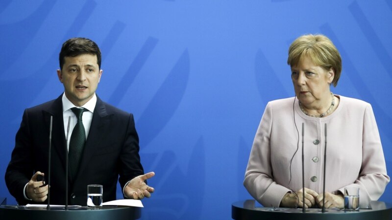 Зеленский и Меркель дают пресс-конференцию по итогам встречи в Киеве (трансляция)