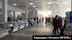 В мясных рядах на рынках Душанбе малолюдно. 24 марта 2021 года