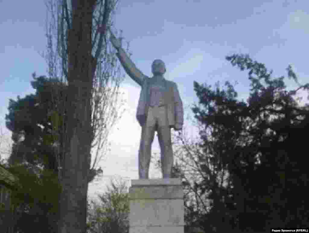 Памятник Ленину в селении Каякент