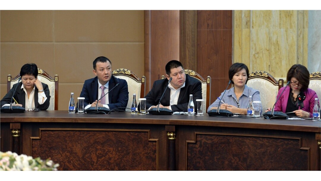 Жыйынга барган журналисттер.