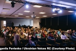 Інформаційна сесія для волонтерів «Українські голоси», на якій їм повідомили про закриття центру, Брюссель, 2 березня 2026 року