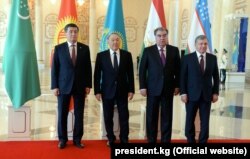 Слева направо: Сооронбай Жээнбеков, Нурсултан Назарбаев, Эмомали Рахмон и Шавкат Мирзиеев. Астана, 15 марта 2018 года.