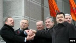 Увольнение министров в соответствии с конституцией возможно только при согласии президента