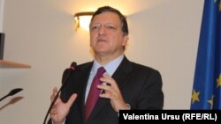 European Commission President Jose Manuel Barroso speaks to parliament in Chisinau on November 30.