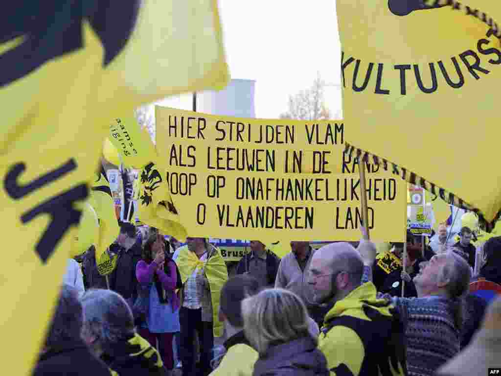 Демонстрация в Брюсселе, 22 апреля 2010 г. Федеральное правительство Бельгии подало в отставку из-за межнациональных противоречий. Source: AFP