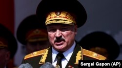 Аляксандар Лукашэнка на леташнім сьвяткаваньні Дня Перамогі ў Менску
