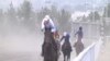 В состязаниях, которые были организованы администрацией города Душанбе, министерством сельского хозяйства и Федерацией конного спорта Таджикистана, приняли участие лошади местных, английских и туркменских пород.