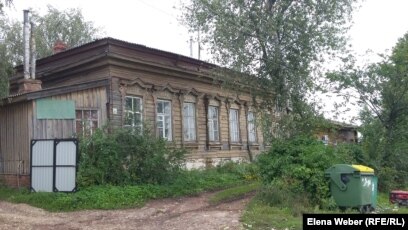 Қабырғадағы барлардағы секс