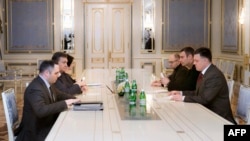 Під час переговорів 27 січня 2014 року, фото прес-служби президента