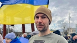 Джона Нейдхарт на маніфестації солідарності з Україною в Женеві 17 лютого 2026 року. Фото Інни Коровицької