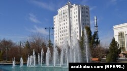 Aşgabat şäherinden bir görnüş. 2013 ý.