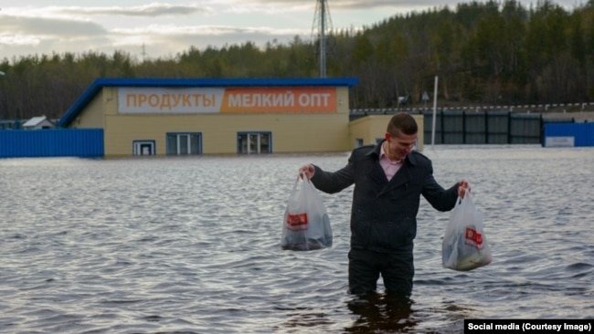 Затопленный магазин в поселке Роста