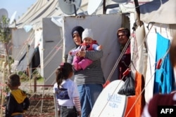 Refugiați sirieni într-o tabără din Turcia