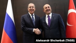 TURKEY -- Russian Foreign Minister Sergei Lavrov (L) and Turkish Foreign Minister Mevlut Cavusoglu meet in Antalya, March 29, 2019