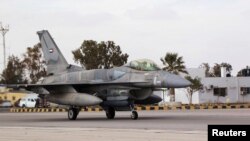 Винищувач F16 прибуває з ОАЕ на авіабазу в Йорданії, ілюстративне фото