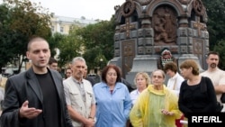 Cofounder Sergei Udaltsov (left) near the presidential administration building in Moscow in August 2009