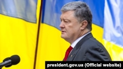 Президент Петро Порошенко звертає увагу на підозрілу активність Росії в Азовському морі