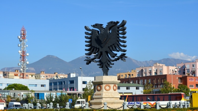 Pikëpamje të ndryshme në Tiranë rreth idesë për korrigjim të kufirit 