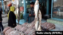 یکی از ماهی فروشی ها در شهر کابل(آرشیف)