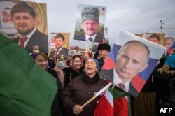 Сторонники Рамзана Кадырова на митинге в Грозном, январь 2016 года