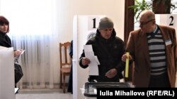 La alegerile parlamentare din 24 februarie, într-o secţie de votare din Chişinău