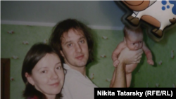 Константин Савоськин с женой и ребенком (семейное фото)