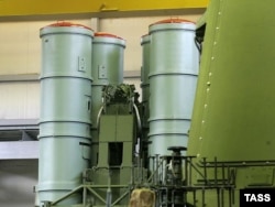 Зенитный ракетный комплекс С-400, разработанный научно-производственным объединением «Алмаз»