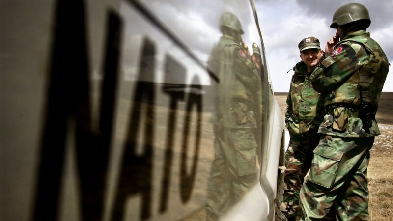 NATO suspendovao misiju za obuku u Iraku