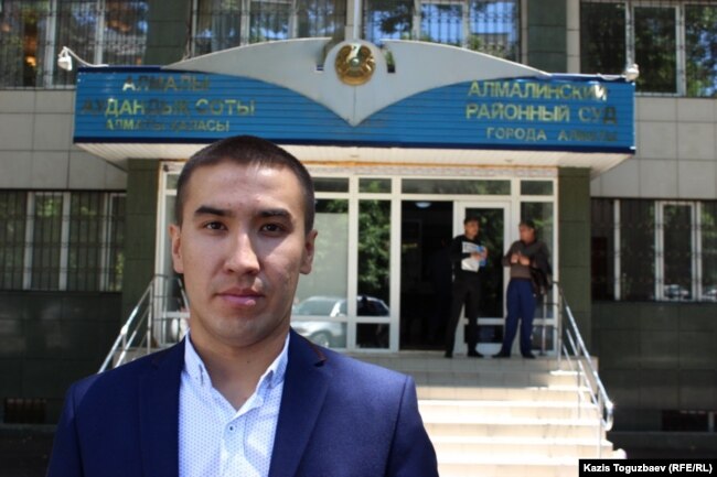 Теолог Серик Таджибаев после участия в суде по делу Жанны Умировой. Алматы, 7 июня 2017 года.
