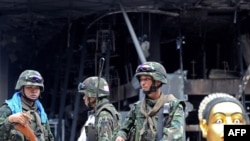 Thai soldiers stand guard in front of Thailand's biggest shopping mall in Bangkok.