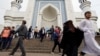 Во время молитвы в центральной мечети Алматы в день Курбан-айта. 